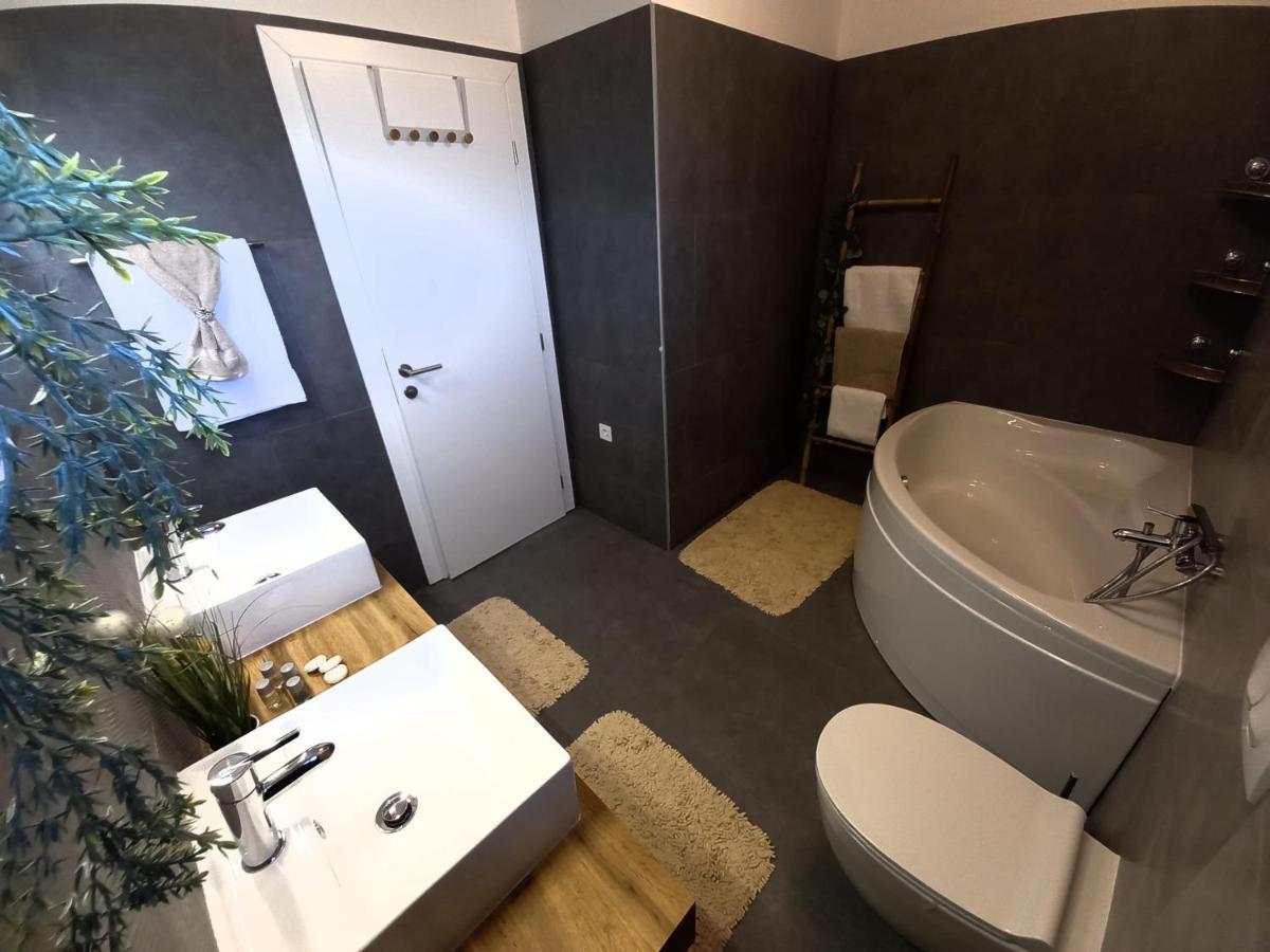 Villa Tia With Heated Pool & Jacuzzi Murvica  ภายนอก รูปภาพ