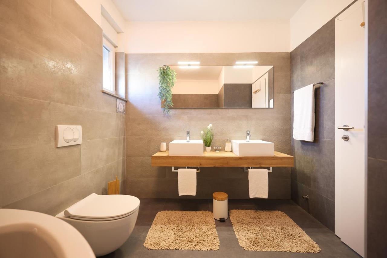 Villa Tia With Heated Pool & Jacuzzi Murvica  ภายนอก รูปภาพ